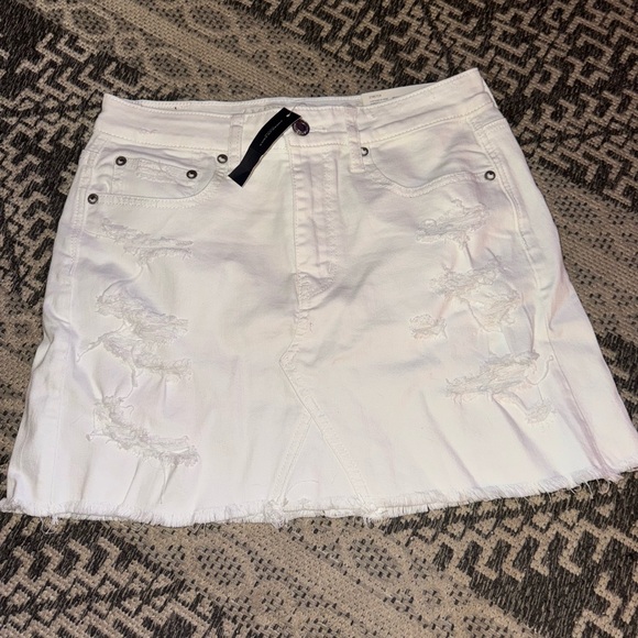 American Eagle Outfitters White Ripped Mini Skirt - Picture 1 of 2